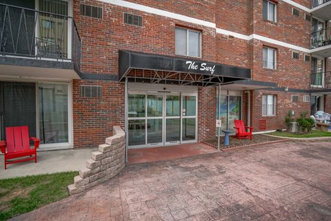 Surf and Surfside apartments and townhomes in Downtown Madison, WI. Fully Furnished, studio, one bedroom, 2 bedroom. Lake views. Managed by Wisconsin Management Company